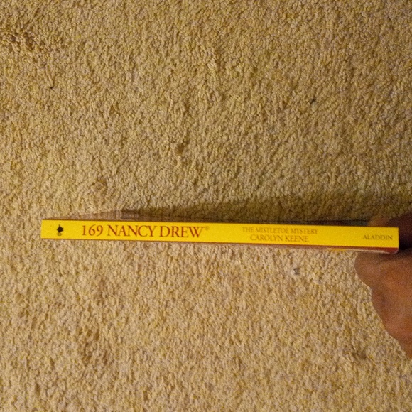 Nancy Drew 169: The Mistletoe Mystery - Picture 2 of 7